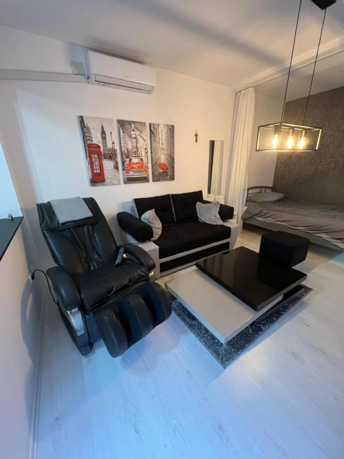 Apartman Paola - Massage Chair- 0-24 Self Check In Out- Zupanja Exterior photo