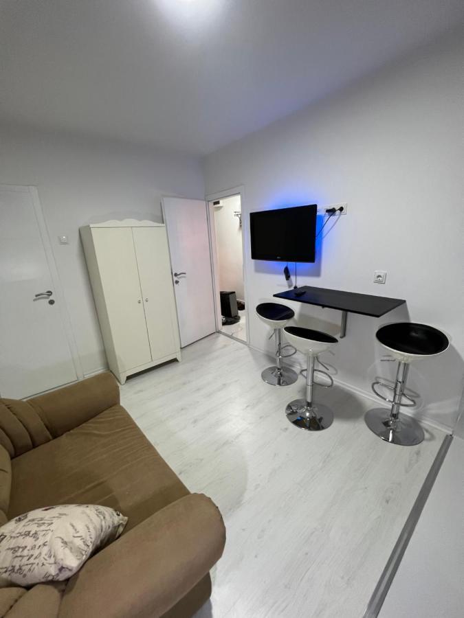 Apartman Paola - Massage Chair- 0-24 Self Check In Out- Zupanja Exterior photo