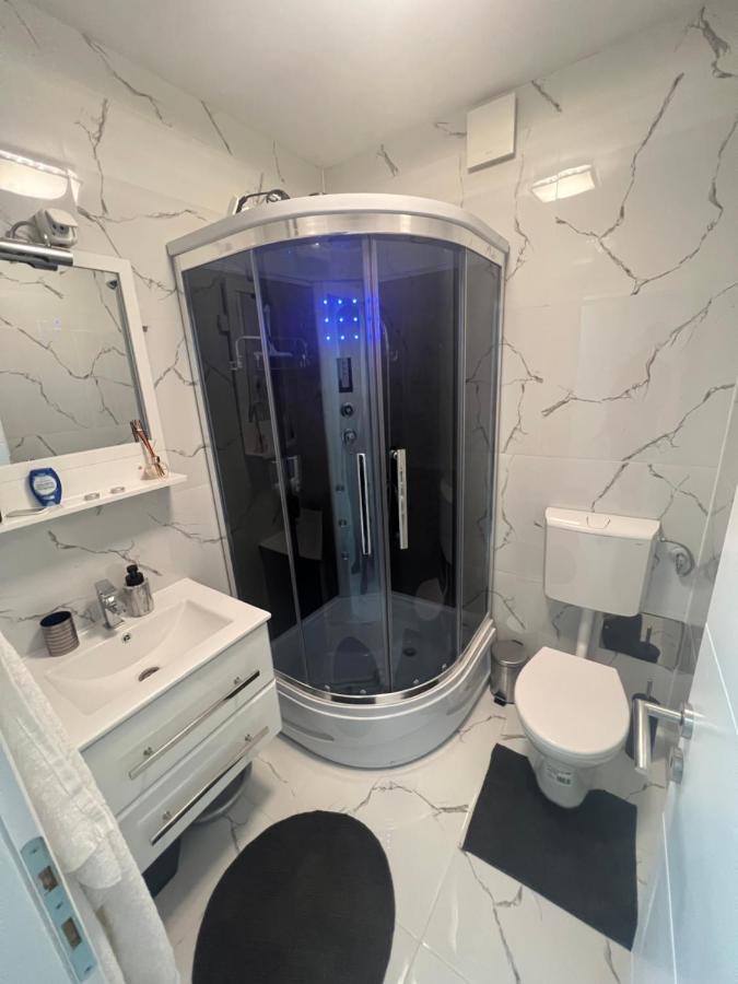 Apartman Paola - Massage Chair- 0-24 Self Check In Out- Zupanja Exterior photo