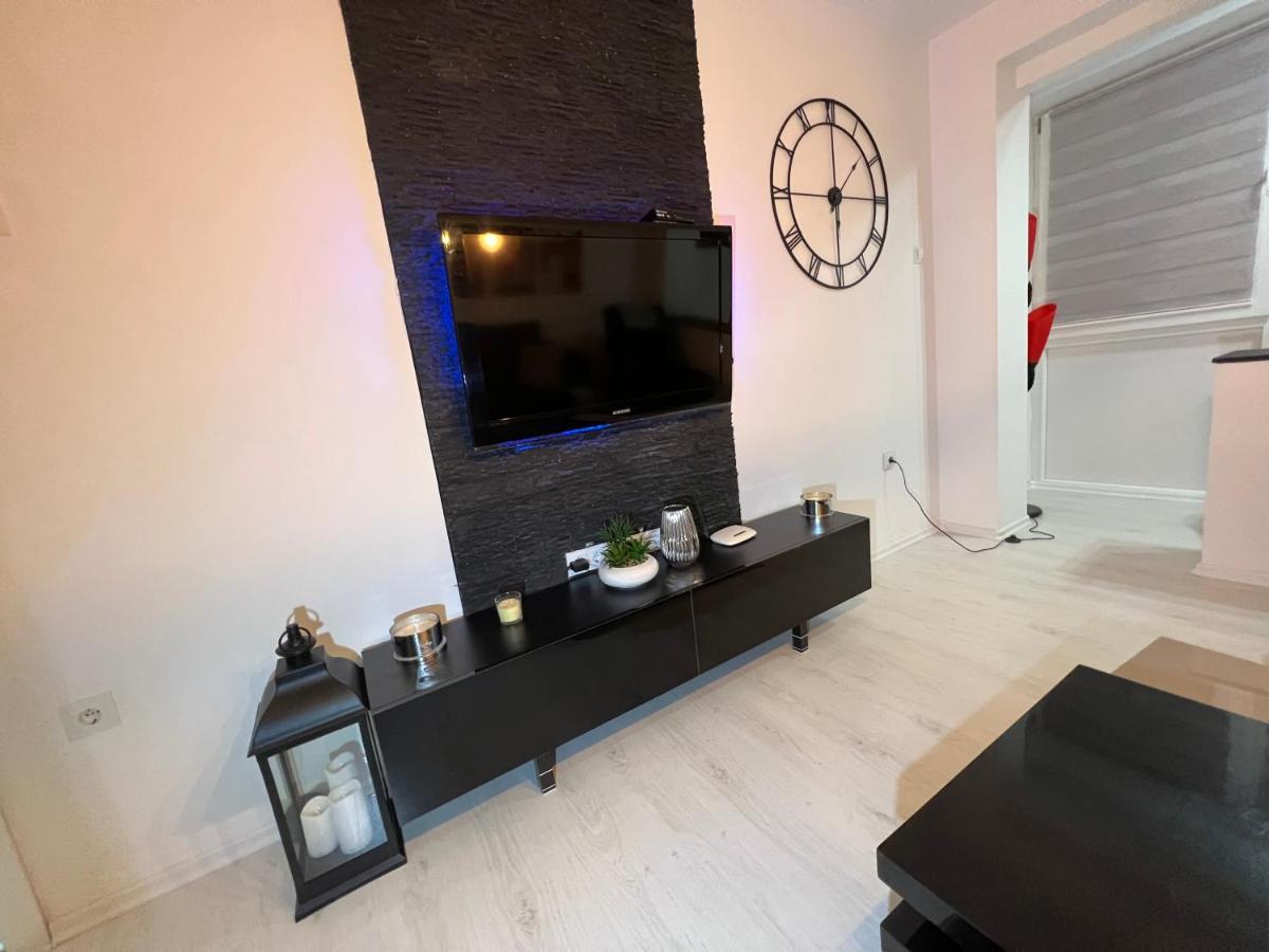 Apartman Paola - Massage Chair- 0-24 Self Check In Out- Zupanja Exterior photo